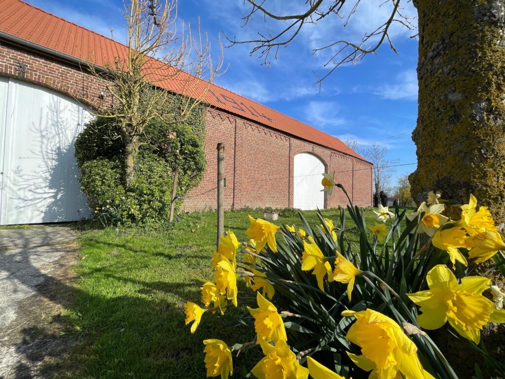 Belle façade, batiment de 1914 avec 2 grands porches