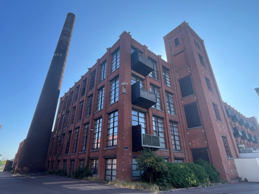 Façade Batiment La Filature Tourcoing avec cheminée de 1901
